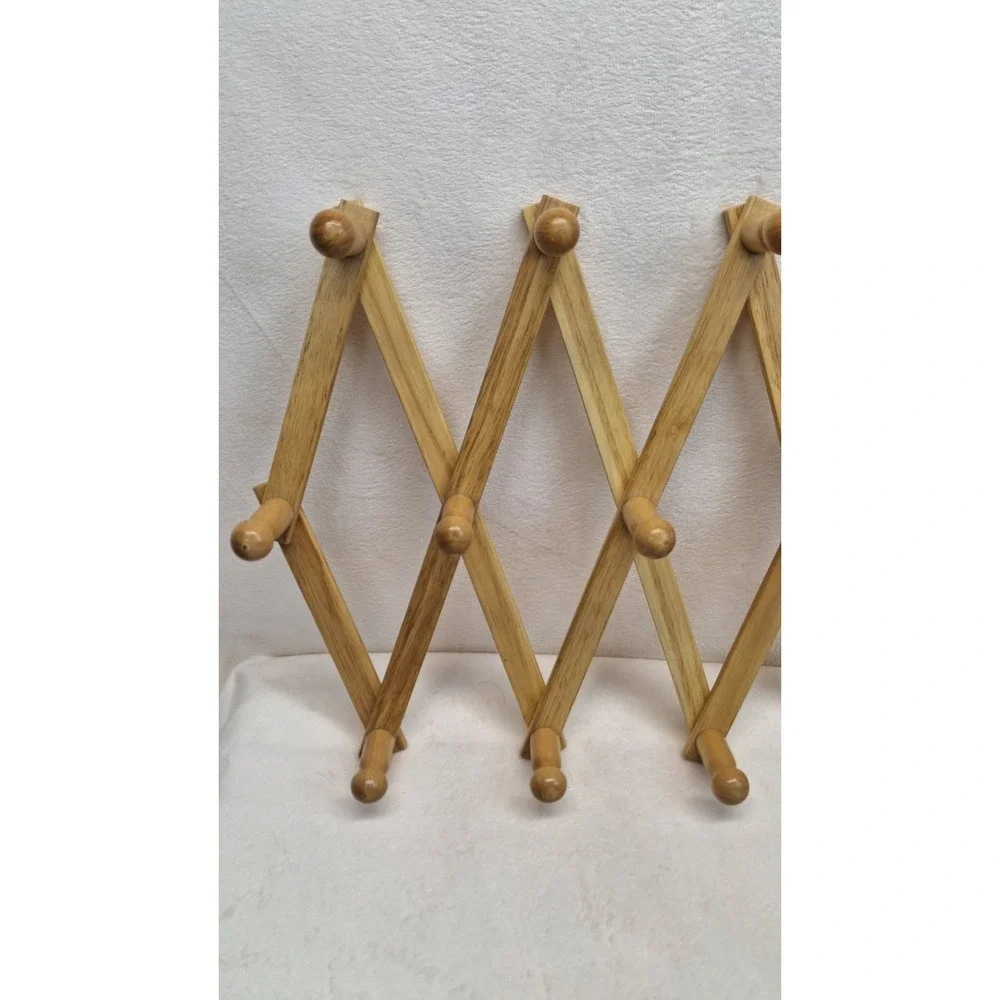 Light Wooden Accordion Wall Hanger Rack 13 Peg Expandable Folding Organizer